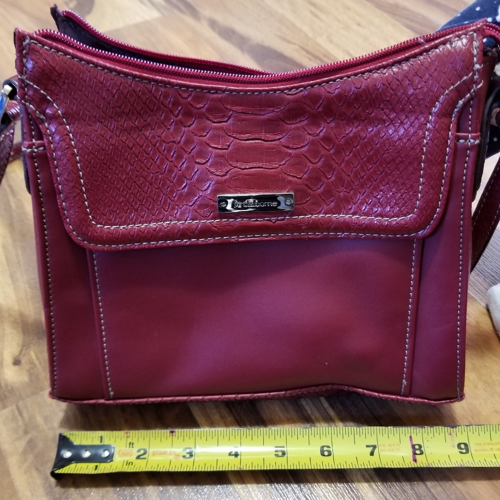 LLiz Claiborne purse,red,excellent condition
